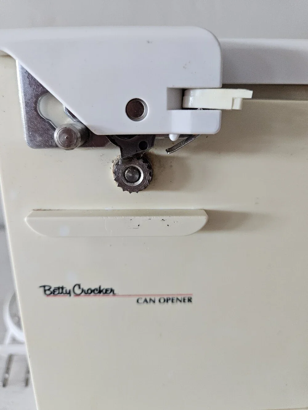 Betty Crocker Electric Can Opener Model BC-1104 Works Quick Shipping